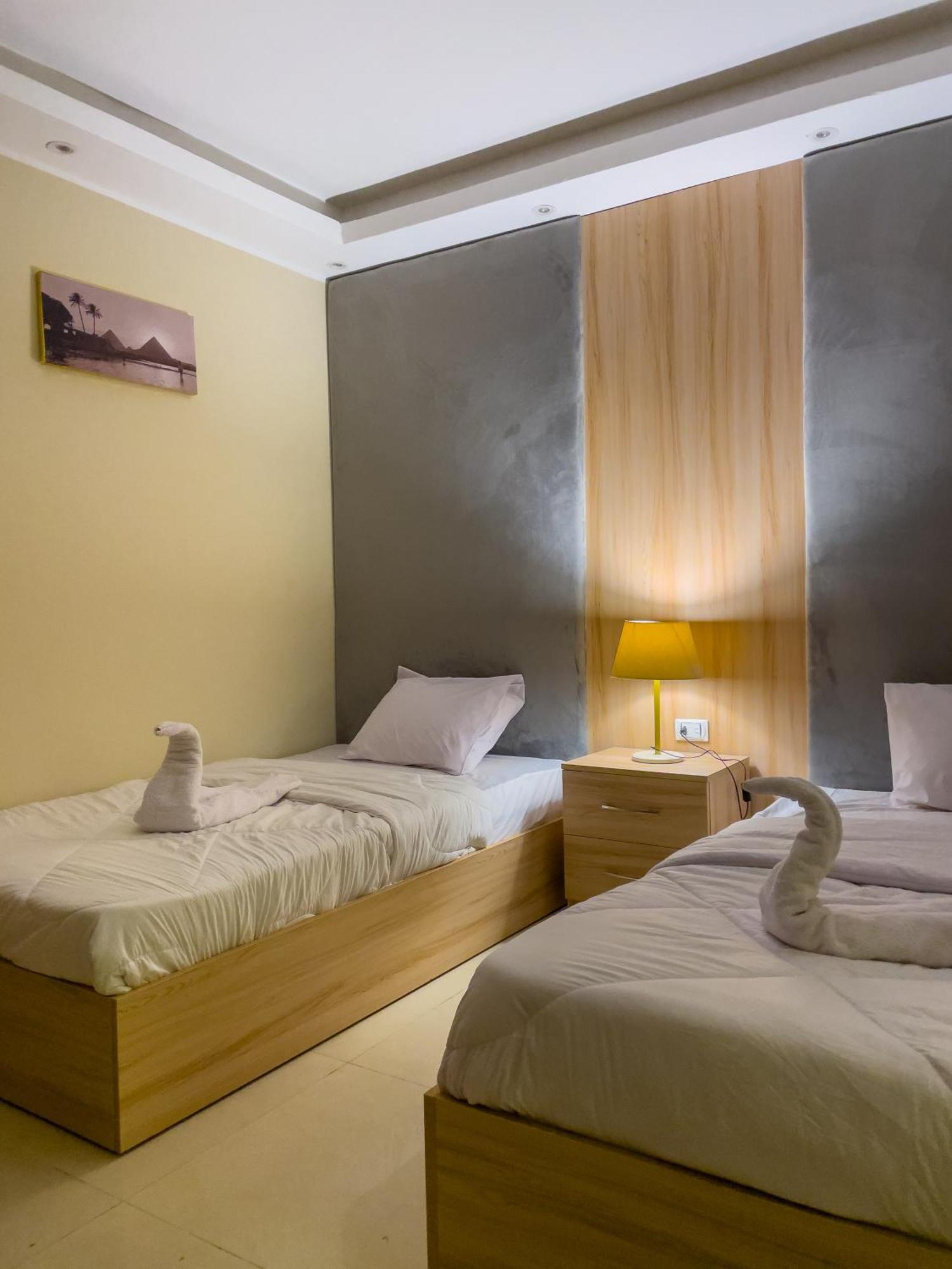 Jumeirah Pyramids View Inn Kafrat al Jabal Exterior photo