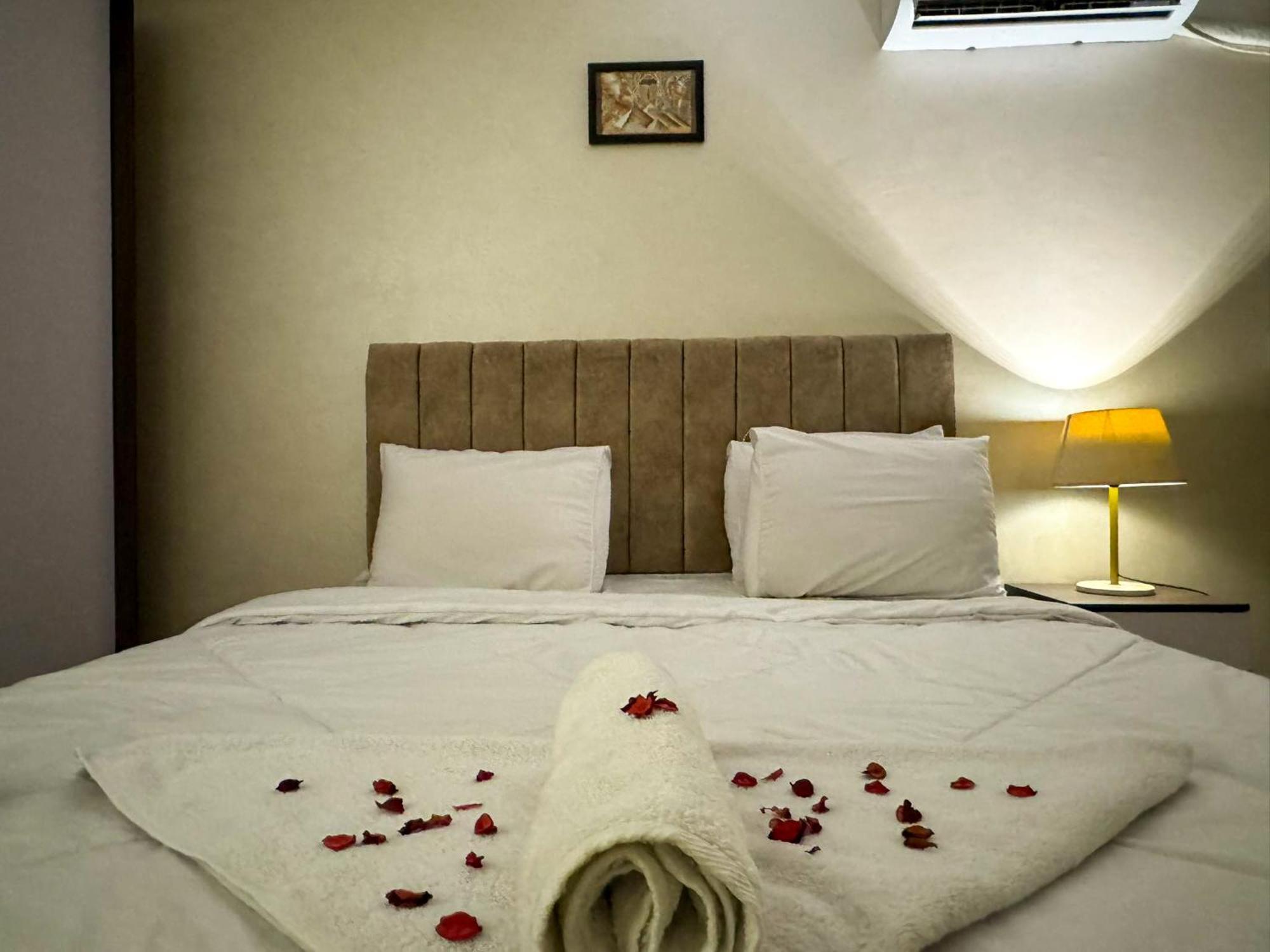 Jumeirah Pyramids View Inn Kafrat al Jabal Room photo